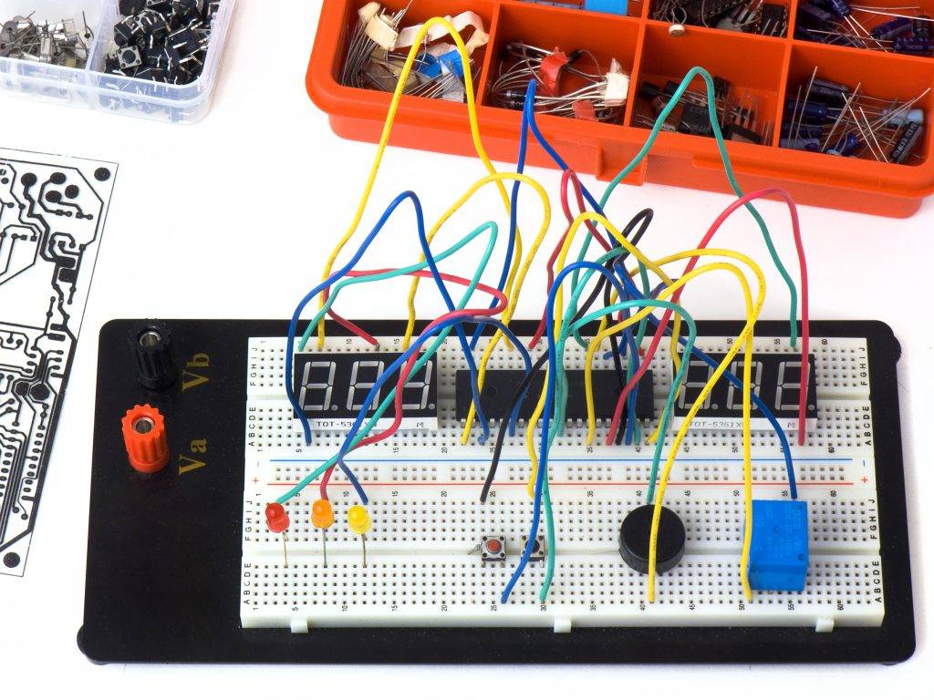 Electronic Circuit On A Breadboard (raster) Diy